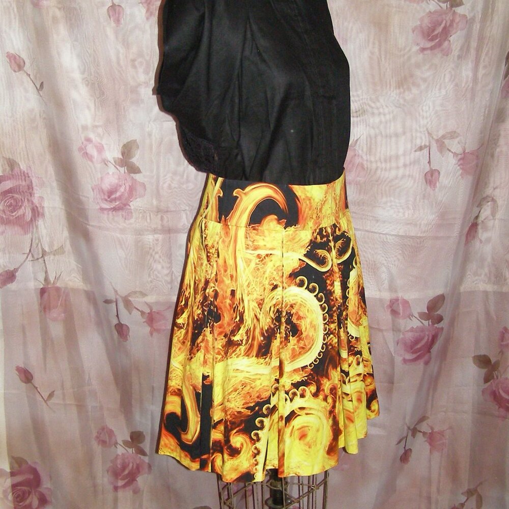 🔥 size 10 GIVENCHY Pleated Skirt FIRE Print - Picture 3 of 11